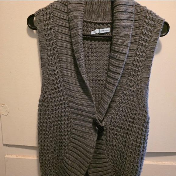 Maurices Chunky Knit Gray Sweater Vest- Size Large - Picture 3 of 3